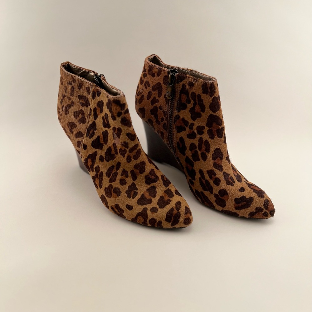 Adrienne Vittadini Sarah Calf Hair Leopard Print Wedge Ankle Booties Size 8